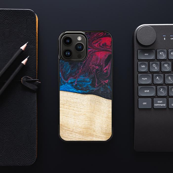 iPhone 14 Pro Max Handyhülle aus Harz und Holz - Synergy#F9