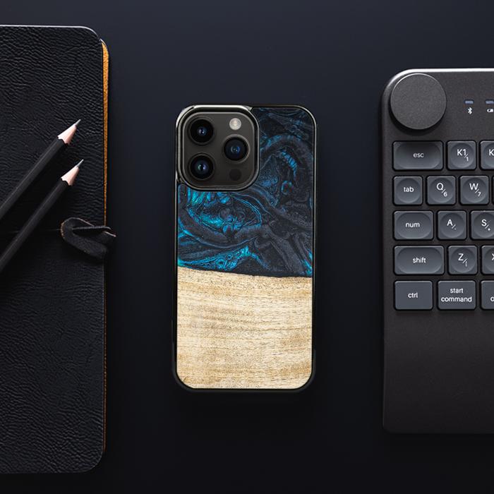 iPhone 14 Pro Handyhülle aus Harz und Holz - Synergy#F13