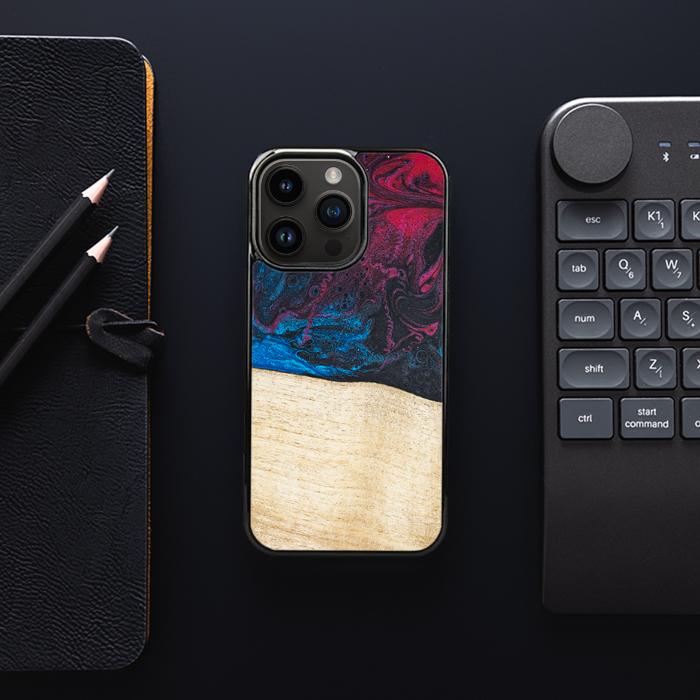iPhone 14 Pro Handyhülle aus Harz und Holz - Synergy#F9