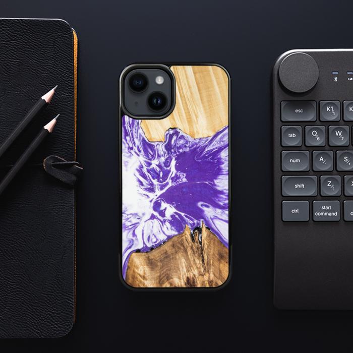 iPhone 15 Plus Handyhülle aus Harz und Holz - Synergy#A78