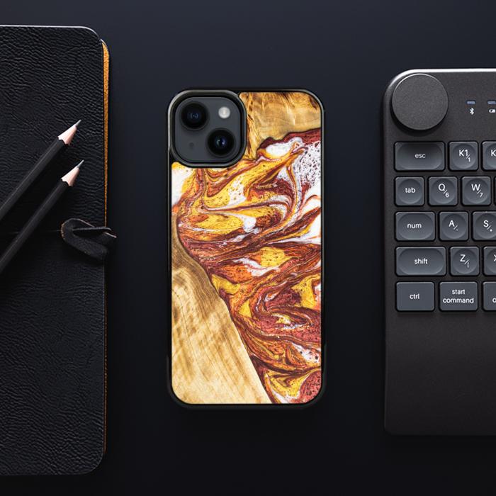 iPhone 15 Plus Handyhülle aus Harz und Holz - Synergy#E4