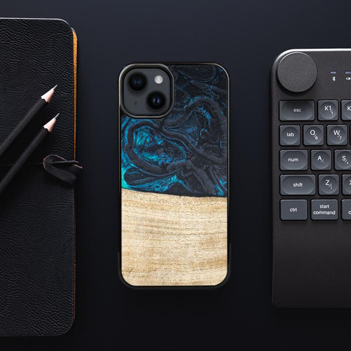 iPhone 15 Plus Handyhülle aus Harz und Holz - Synergy#F13