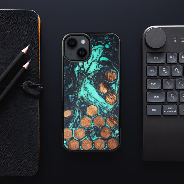 iPhone 15 Plus Handyhülle aus Harz und Holz - Synergy#F23