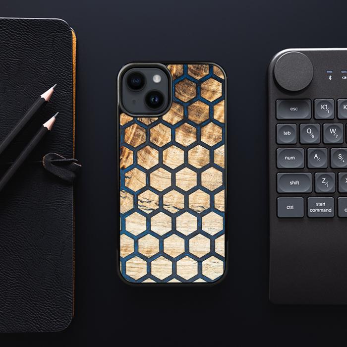 iPhone 15 Plus Handyhülle aus Harz und Holz - Synergy#F36