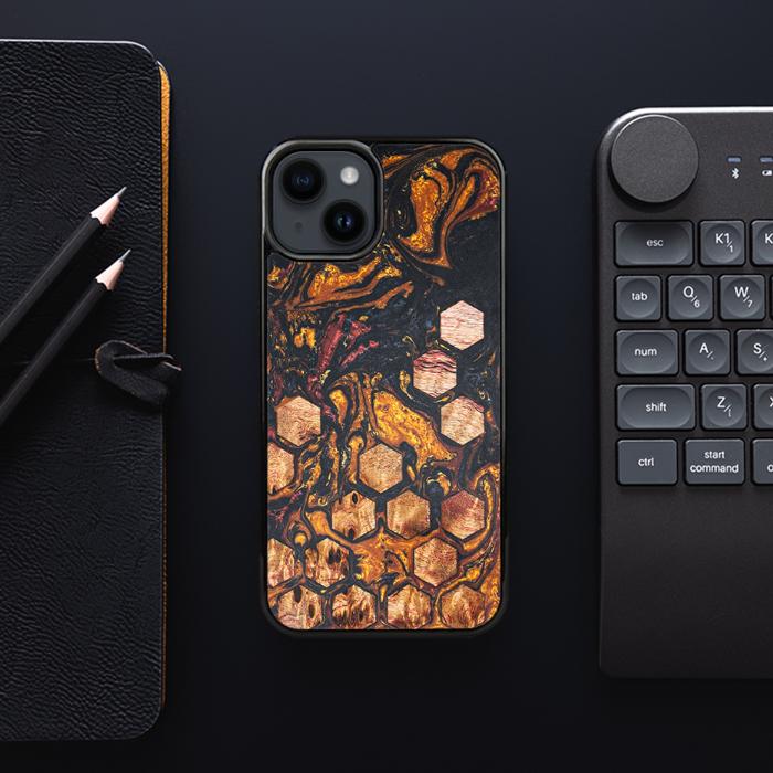 iPhone 15 Plus Handyhülle aus Harz und Holz - Synergy#F38