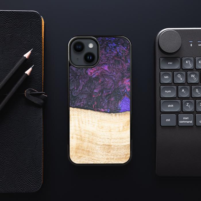 iPhone 15 Plus Handyhülle aus Harz und Holz - Synergy#F4