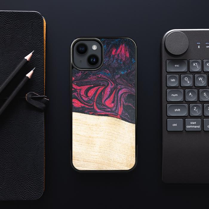 iPhone 15 Plus Handyhülle aus Harz und Holz - Synergy#F5