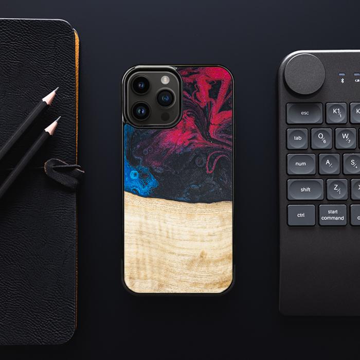 iPhone 15 Pro Max Handyhülle aus Harz und Holz - Synergy#F14
