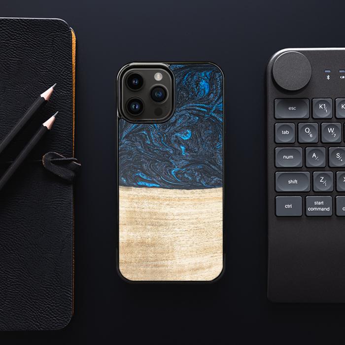 iPhone 15 Pro Max Handyhülle aus Harz und Holz - Synergy#F19