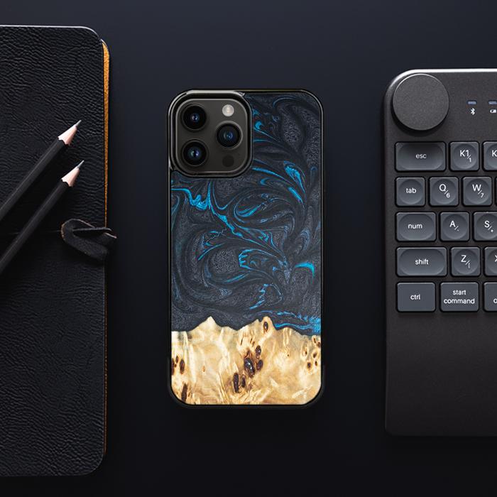 iPhone 15 Pro Max Handyhülle aus Harz und Holz - Synergy#F21