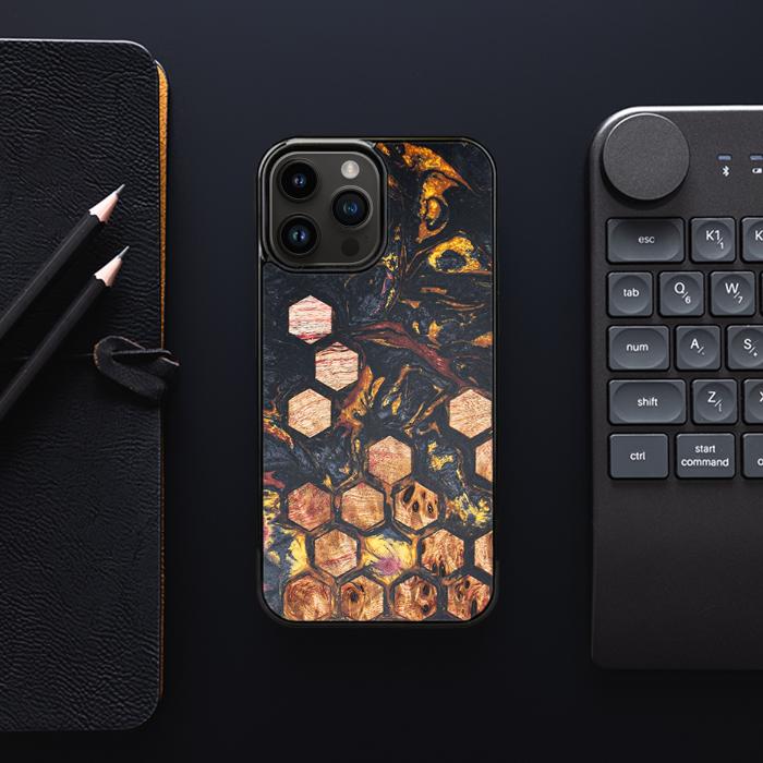 iPhone 15 Pro Max Handyhülle aus Harz und Holz - Synergy#F26