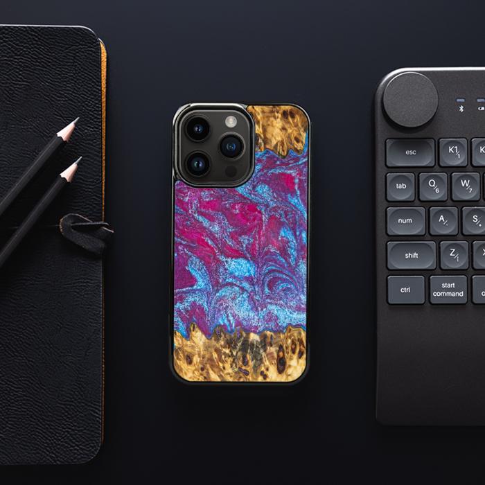 iPhone 15 Pro Etui na telefon z żywicy i drewna - Synergy#E15