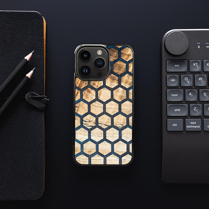 iPhone 15 Pro Handyhülle aus Harz und Holz - Synergy#F36
