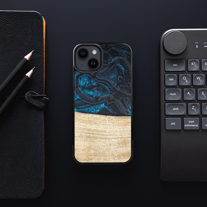 iPhone 15 Handyhülle aus Harz und Holz - Synergy#F13