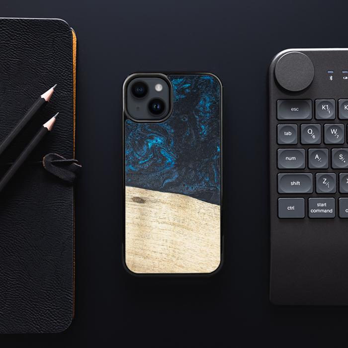 iPhone 15 Handyhülle aus Harz und Holz - Synergy#F17