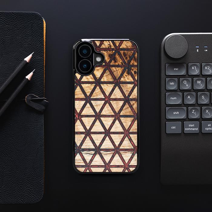 iPhone 16 Plus Handyhülle aus Harz und Holz - Synergy#F22