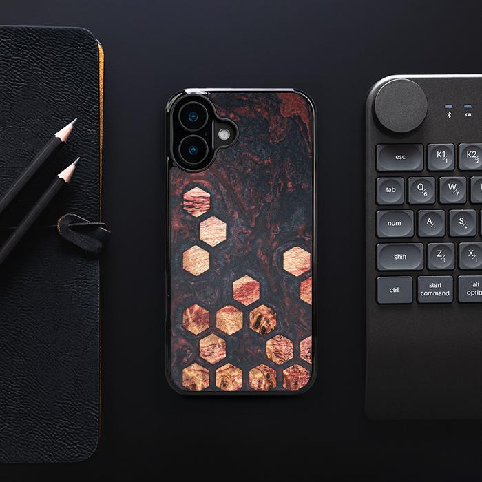 iPhone 16 Plus Handyhülle aus Harz und Holz - Synergy#F27