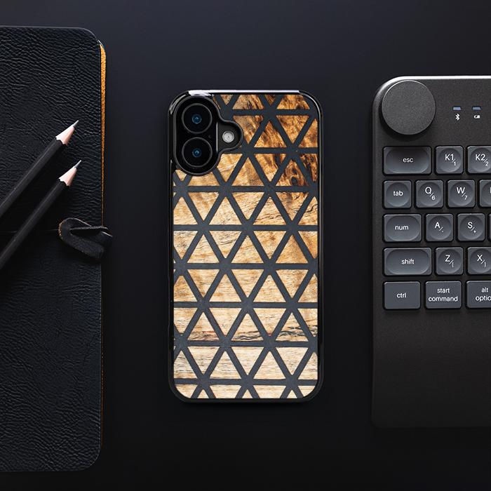 iPhone 16 Plus Handyhülle aus Harz und Holz - Synergy#F29