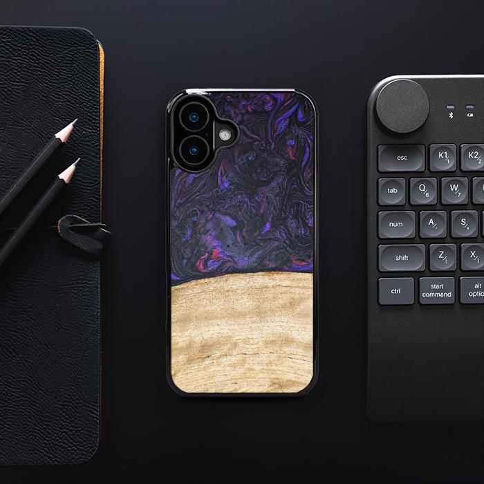 iPhone 16 Plus Handyhülle aus Harz und Holz - Synergy#F7