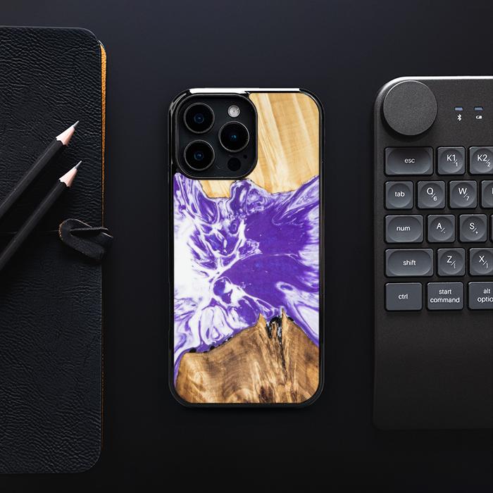 iPhone 16 Pro Max Handyhülle aus Harz und Holz - Synergy#A78