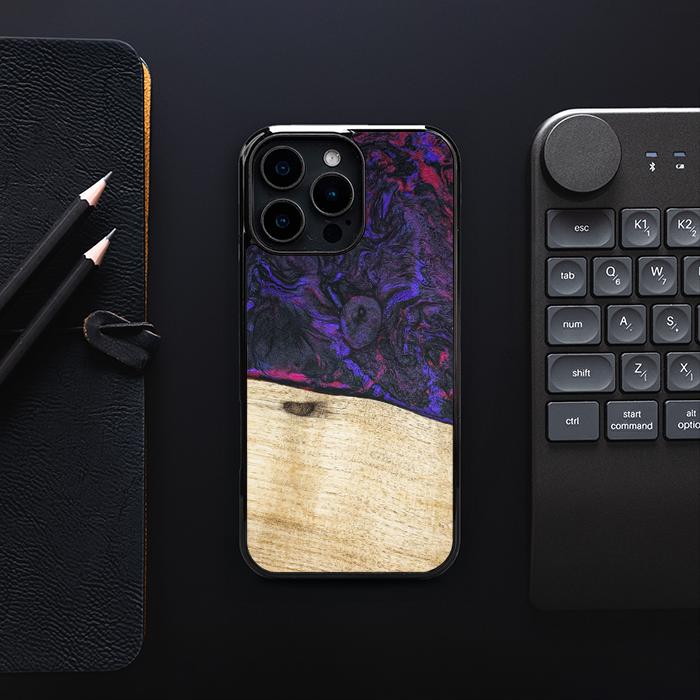 iPhone 16 Pro Max Handyhülle aus Harz und Holz - Synergy#F18