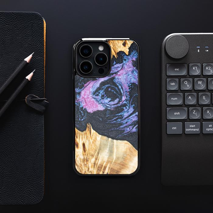 iPhone 16 Pro Max Handyhülle aus Harz und Holz - Synergy#F25