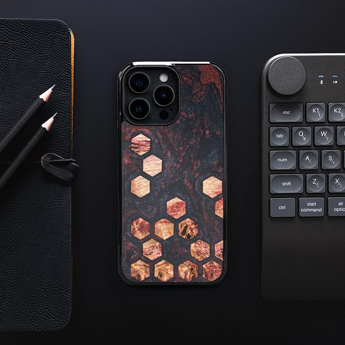 iPhone 16 Pro Max Handyhülle aus Harz und Holz - Synergy#F27