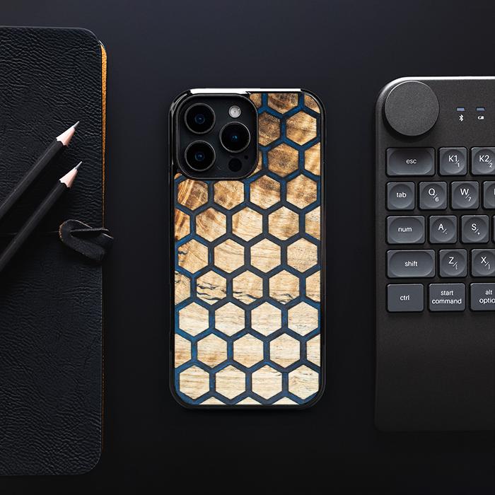 iPhone 16 Pro Max Handyhülle aus Harz und Holz - Synergy#F36