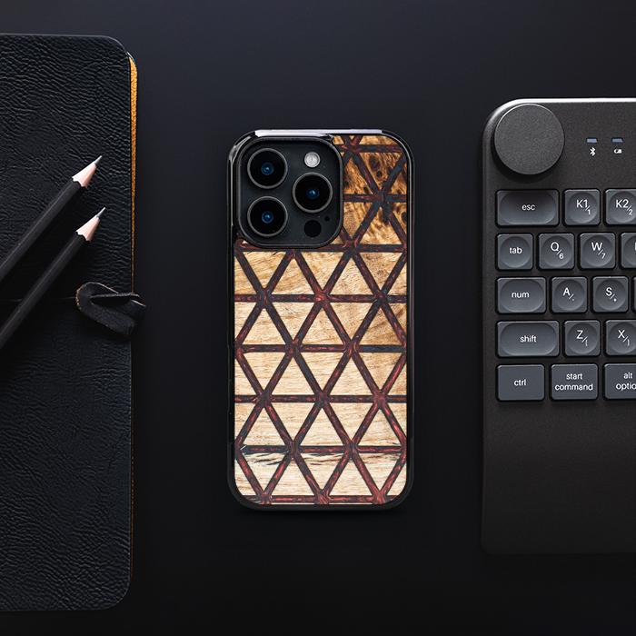 iPhone 16 Pro Handyhülle aus Harz und Holz - Synergy#F22