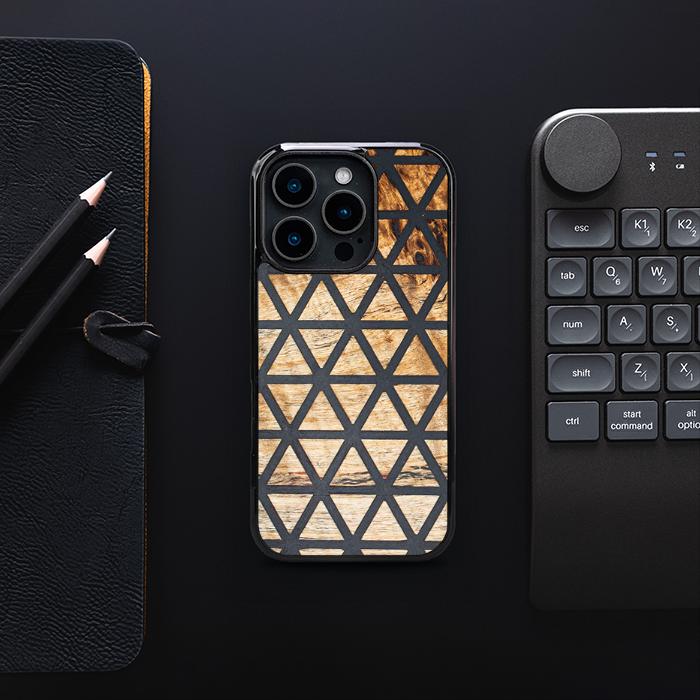 iPhone 16 Pro Handyhülle aus Harz und Holz - Synergy#F29