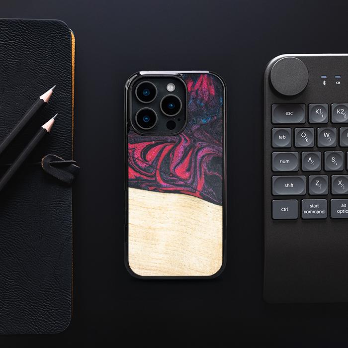 iPhone 16 Pro Handyhülle aus Harz und Holz - Synergy#F5