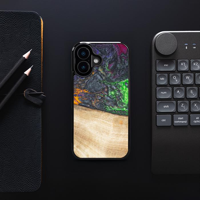 iPhone 16 Handyhülle aus Harz und Holz - Synergy#F10