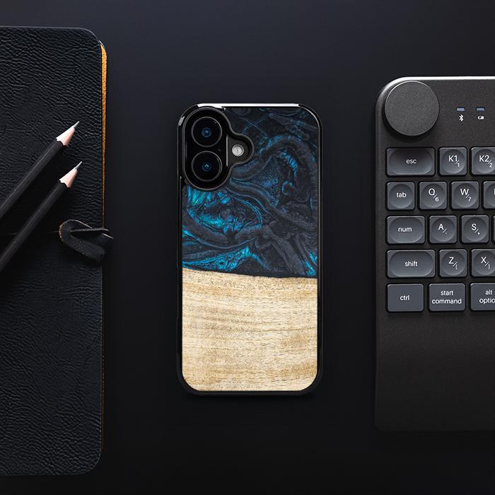 iPhone 16 Handyhülle aus Harz und Holz - Synergy#F13