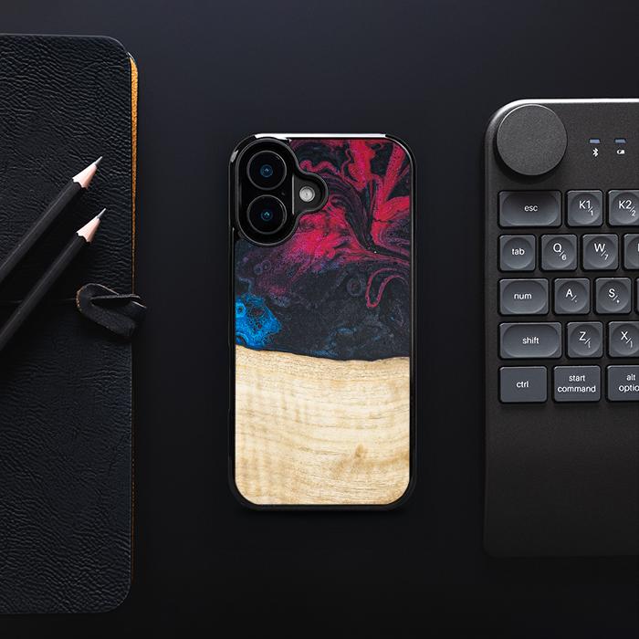 iPhone 16 Handyhülle aus Harz und Holz - Synergy#F14