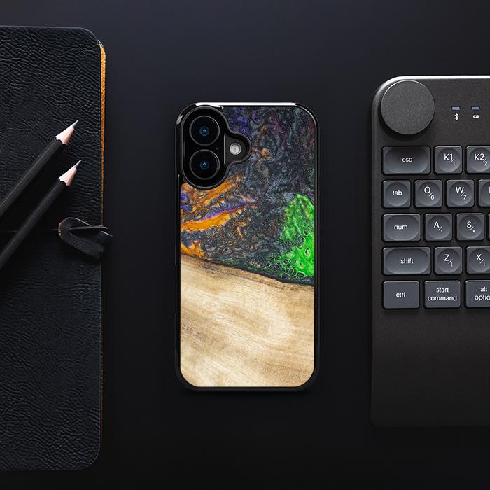 iPhone 16 Handyhülle aus Harz und Holz - Synergy#F15