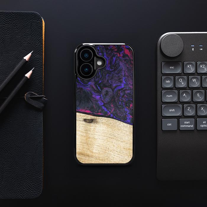 iPhone 16 Handyhülle aus Harz und Holz - Synergy#F18