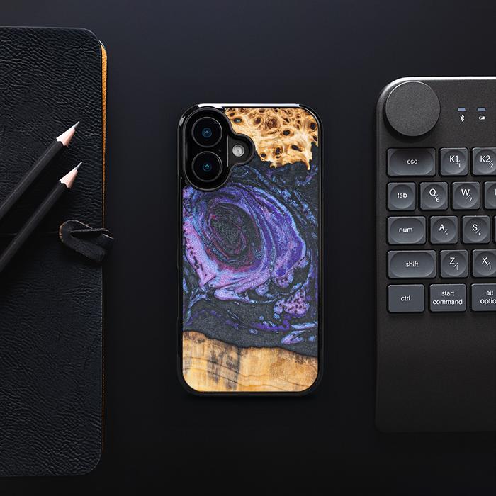 iPhone 16 Handyhülle aus Harz und Holz - Synergy#F24