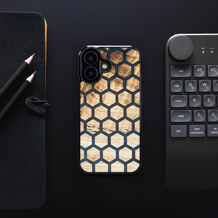 iPhone 16 Handyhülle aus Harz und Holz - Synergy#F36