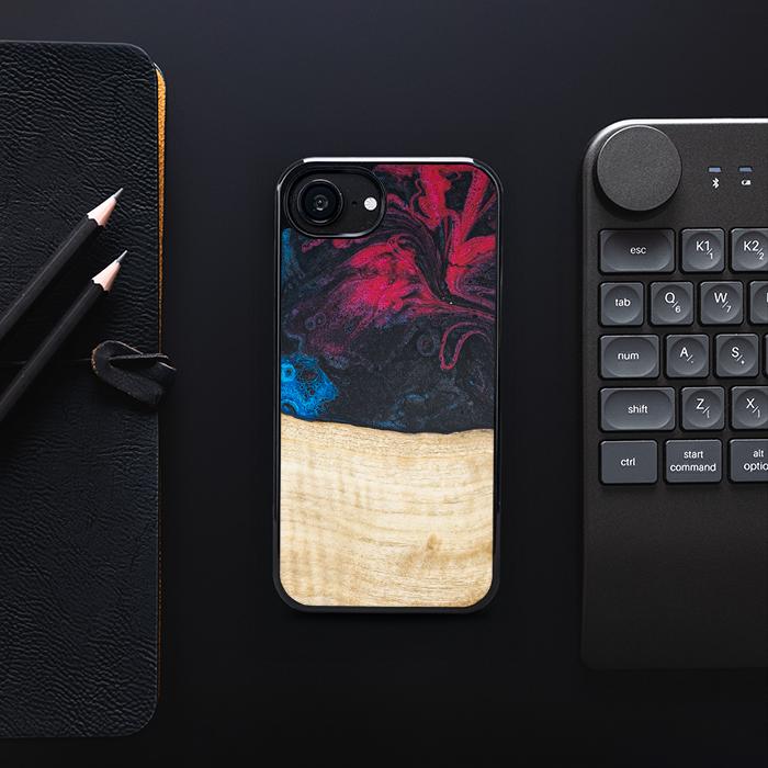 iPhone 16e Handyhülle aus Harz und Holz - Synergy#F14