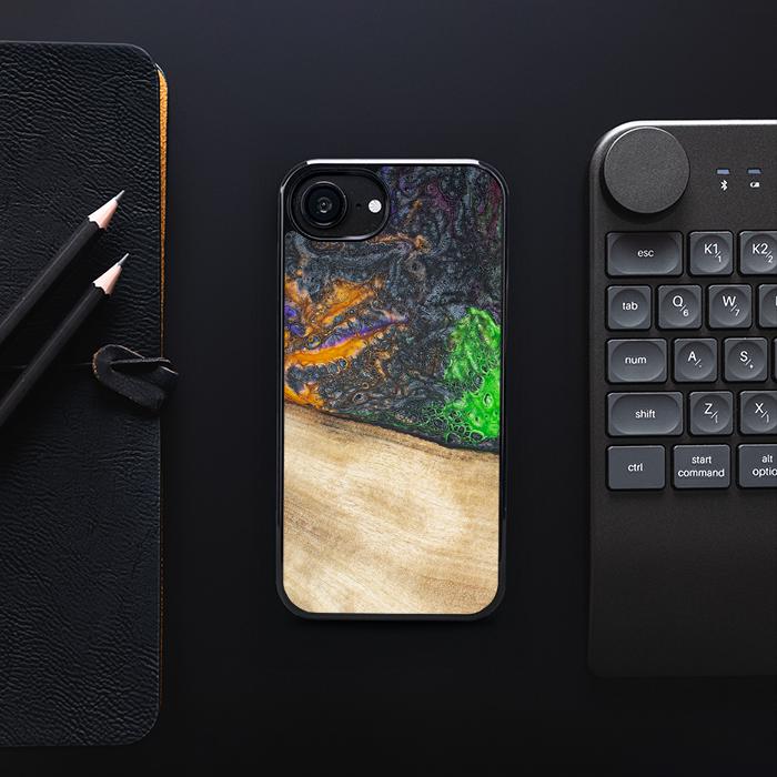 iPhone 16e Handyhülle aus Harz und Holz - Synergy#F15