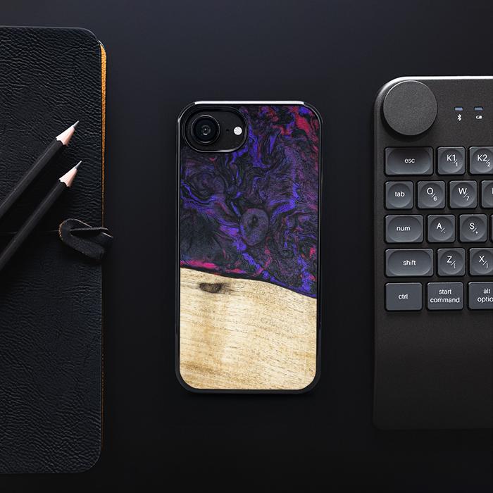 iPhone 16e Handyhülle aus Harz und Holz - Synergy#F18