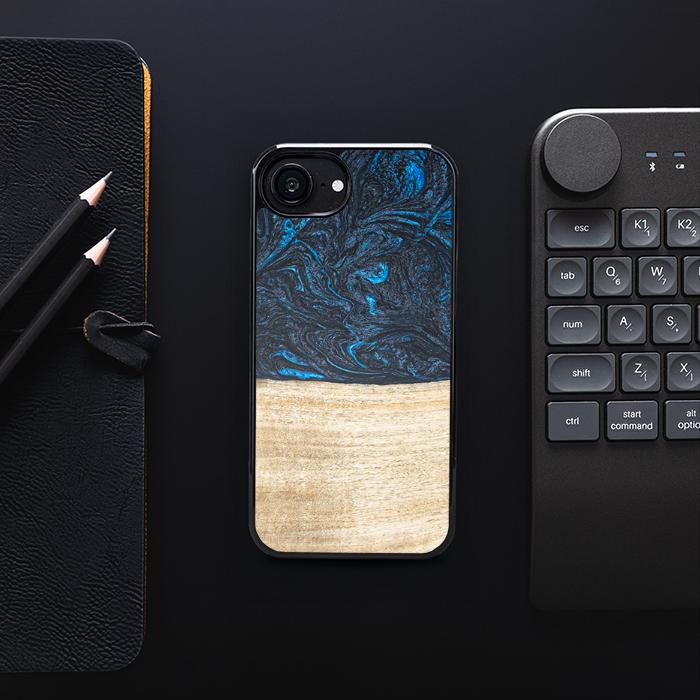 iPhone 16e Handyhülle aus Harz und Holz - Synergy#F19