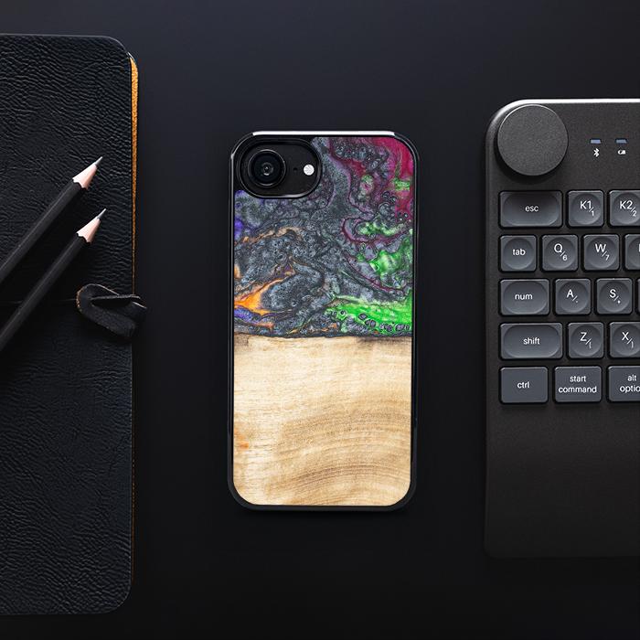 iPhone 16e Handyhülle aus Harz und Holz - Synergy#F2