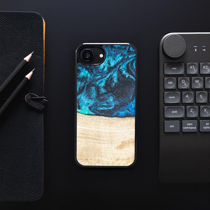 iPhone 16e Handyhülle aus Harz und Holz - Synergy#F3