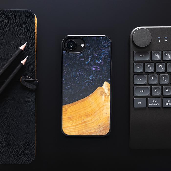 iPhone 16e Handyhülle aus Harz und Holz - Synergy#F37