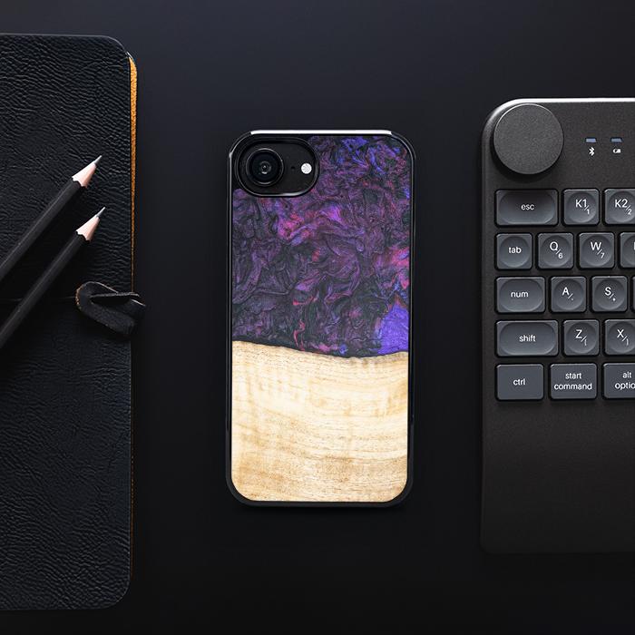 iPhone 16e Handyhülle aus Harz und Holz - Synergy#F4