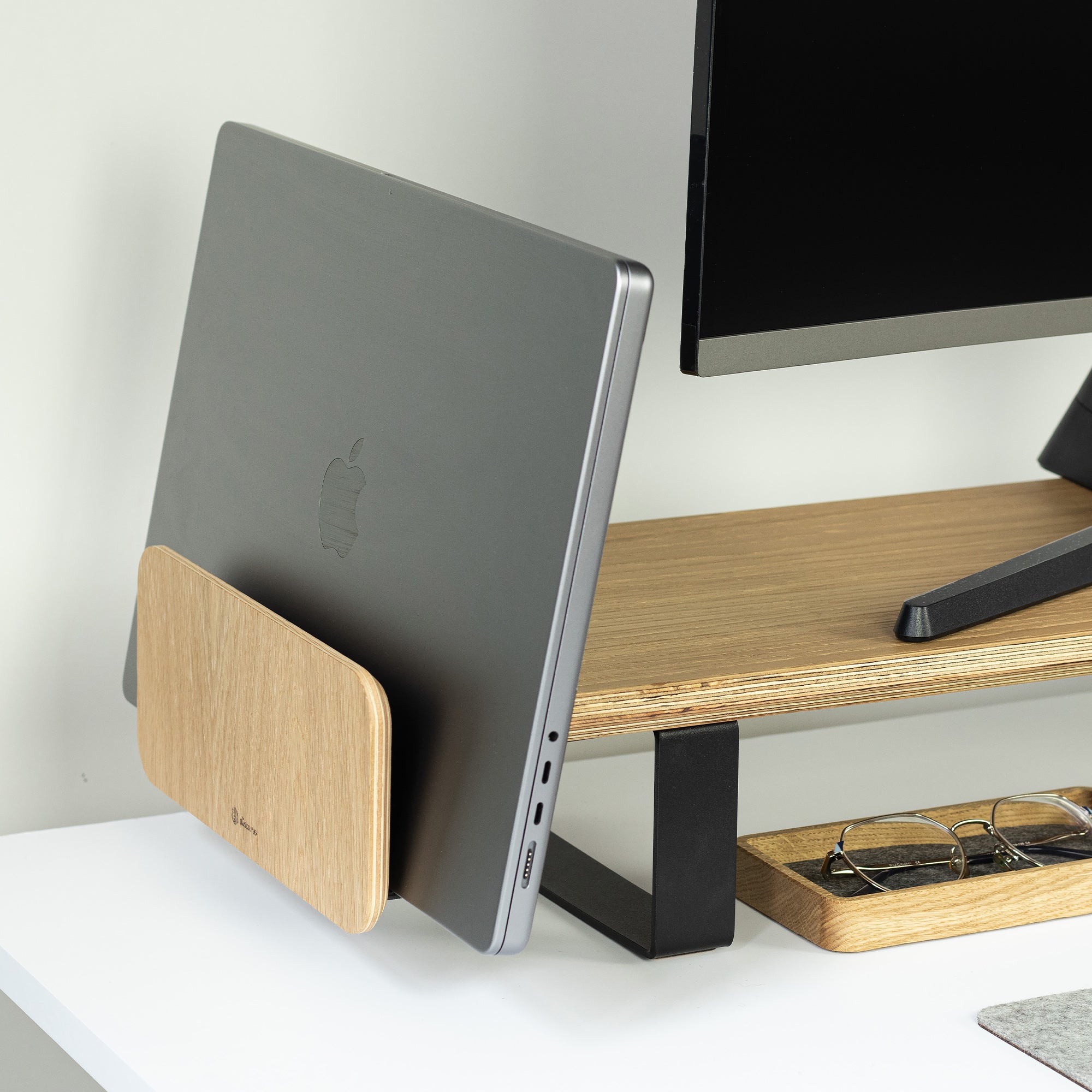 Laptophalter für Schreibtischaufstellung Eiche – Schwarzer Stahl