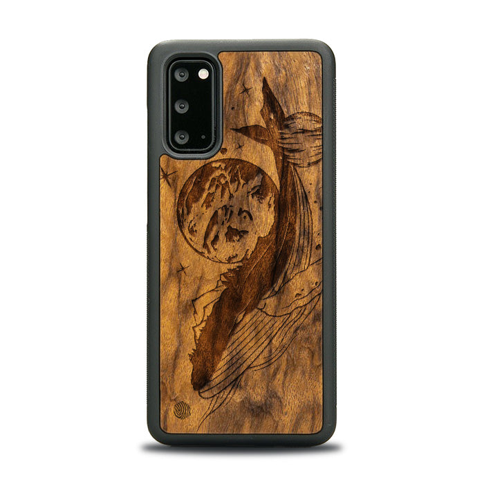 Samsung Galaxy S20 Handyhülle aus Holz – Kosmischer Wal
