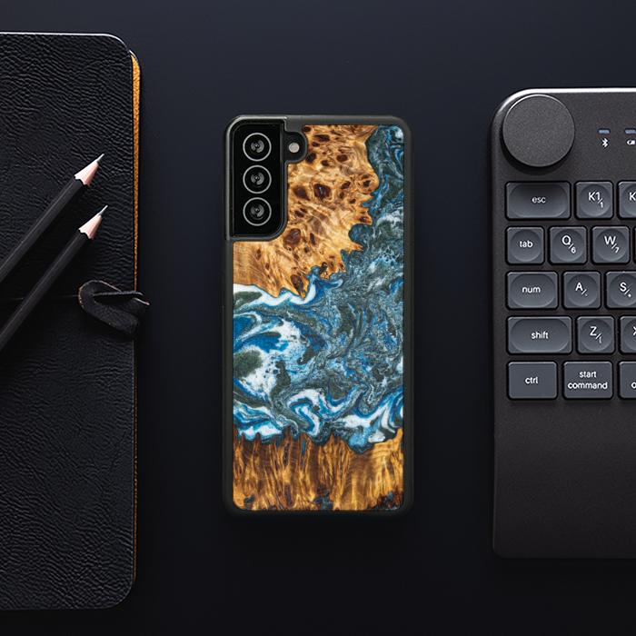 Samsung Galaxy S21 FE Handyhülle aus Harz und Holz - Synergy#E17