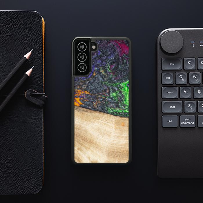 Samsung Galaxy S21 FE Handyhülle aus Harz und Holz - Synergy#F10